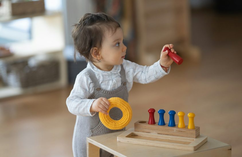 À quel âge commencer l’éducation Montessori ?